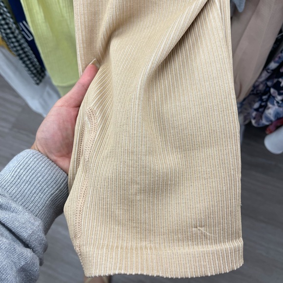 ❌❌SOLD❌SOLD❌❌DO NOT BUY!❌OFFLINE By Aerie Ribbed Seamless Logo 5" Bodysuit - Picture 8 of 9